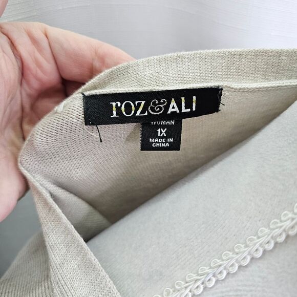 Roz & Ali Cream and Black Striped Cut Out Sweater Size 1X - Picture 6 of 10